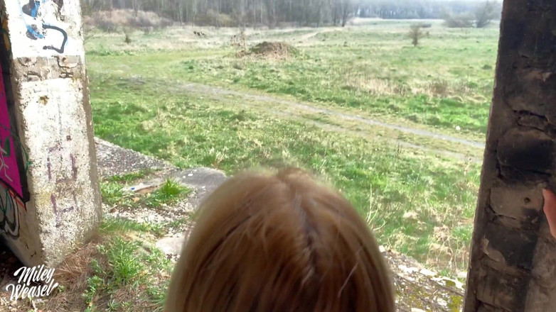 Miley Weasel: Горячая немка Miley Weasel занимается рискованным сексом на публике