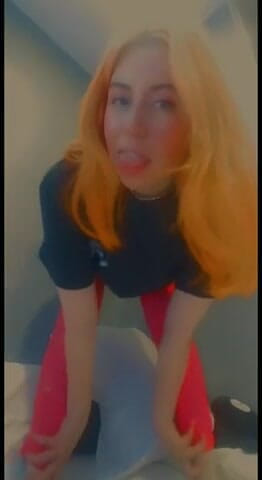 Lolafuccbunny: Lolafuccbunny teasing in hot pink leggings