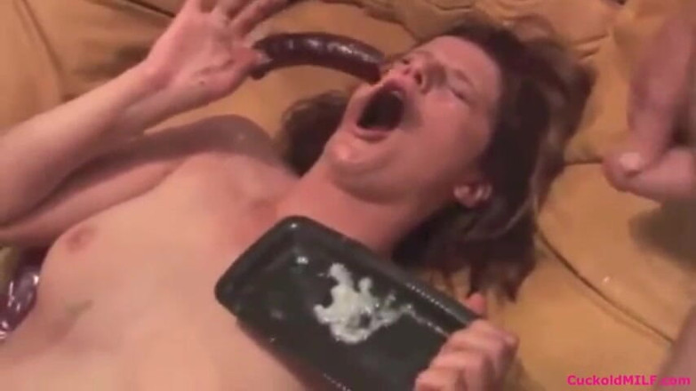 Cuckold MILF: Tante seksi selingkuh sama pria lain atas ijin suami.