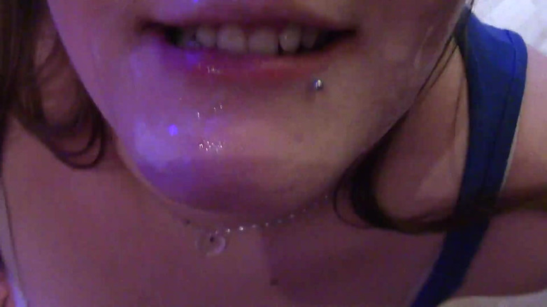 AmateurBBW: Ben oral seks yaparken kız arkadaşı arıyor