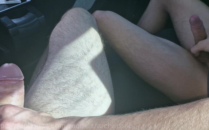 Femboy vs hot boy: Публічно в машині ллється гаряча сперма з наших великих членів на наших тілах!