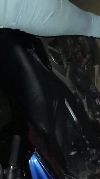 Seks Dengan Teman Kaya Setelah Pesta Direkam Buang Air Kecil Di Semak-semak