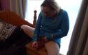 Horny vixen: शरारती स्टार ट्रेक नर्स कॉस्प्ले घुटने के जूते में वाइब्रेटर के साथ खेल रही है