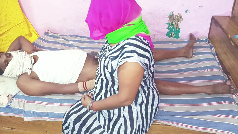 Priyabhabhi2011: 継父が幼い継娘を寝かしつける