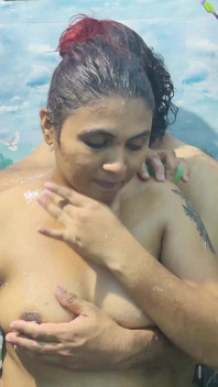 Cuplu sexy cu romantism la baie