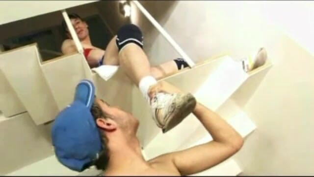 Sneaker gay: 在慢跑中被scally男孩性交