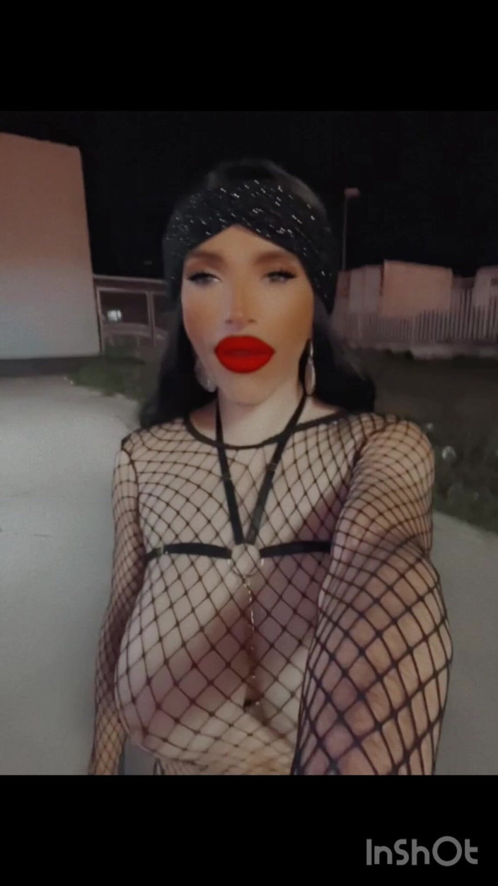 Sissy Slut Brianna: Подтяни его ко мне и начни сосать... Не останавливайся, пока я не скажу тебе