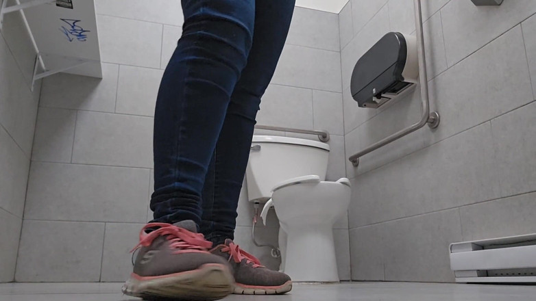 Nerdy_faery: Three Pees, Two Toilets