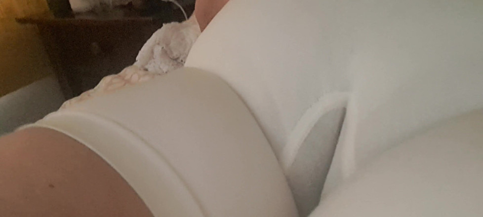 Mommy big hairy pussy: Linia pochwy MILF jest zaznaczona w jej majtkach