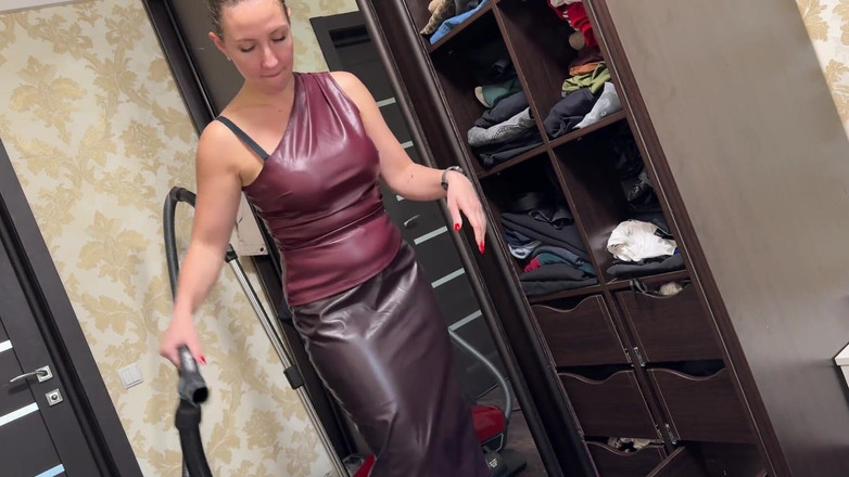 Hottie goddess: Limpeza completa de couro transforma Miele em quase goza em...