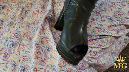 MochaSwallows: MochaSwallows 'Velryba v síťované síti