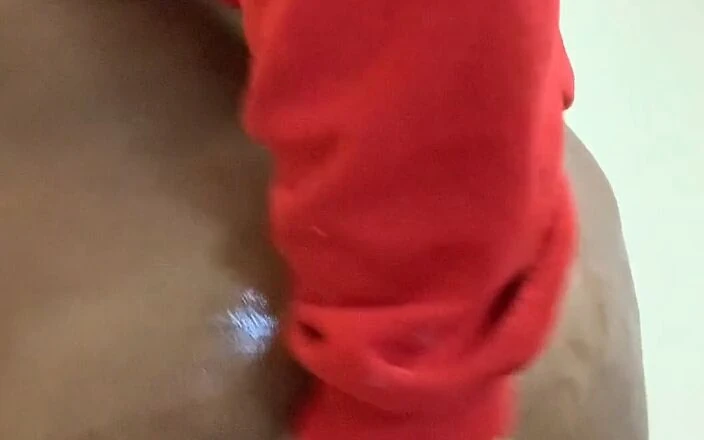 Big Booty Riyah: Oiled up ass