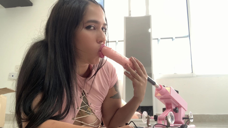 JhoanitaVioletta: Šukám s mým fuckmachine při maximální rychlosti a nakonec všechno...