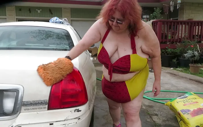 BBW nurse Vicki adventures with friends: BBW car wash more flashing nurse VICKI BBW big as...