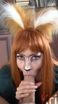 Cosplay volpe arrapata succhia un cazzo enorme, sperma in bocca, 4K