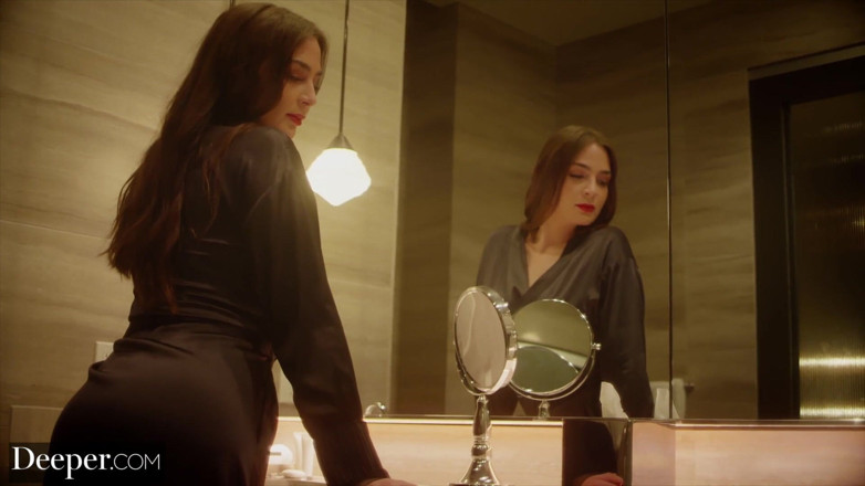 Deeper: 更深。已婚Mick屈服于狡猾的Domme emma
