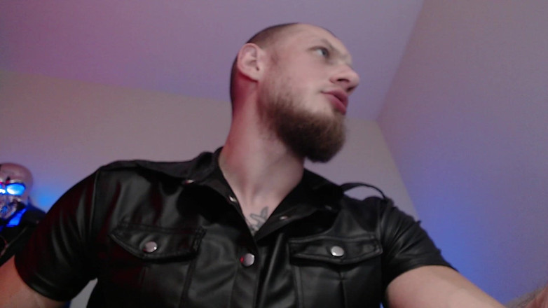 Hunky time: Leather Master, Saliva(spitting) and Biceps