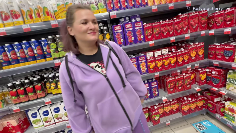 Katybigcherry: 大きな胸の継母とのビーチでのセックス