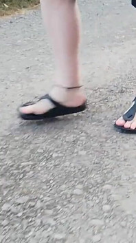 Naturspaziergang in Birkenstock