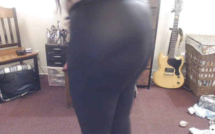 Abby Anna: Ass thrust jiggle cellulite bounce