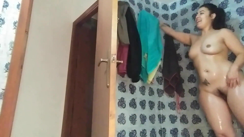 DragonGalaxy11: Stepsister showers and i fucked her big ass