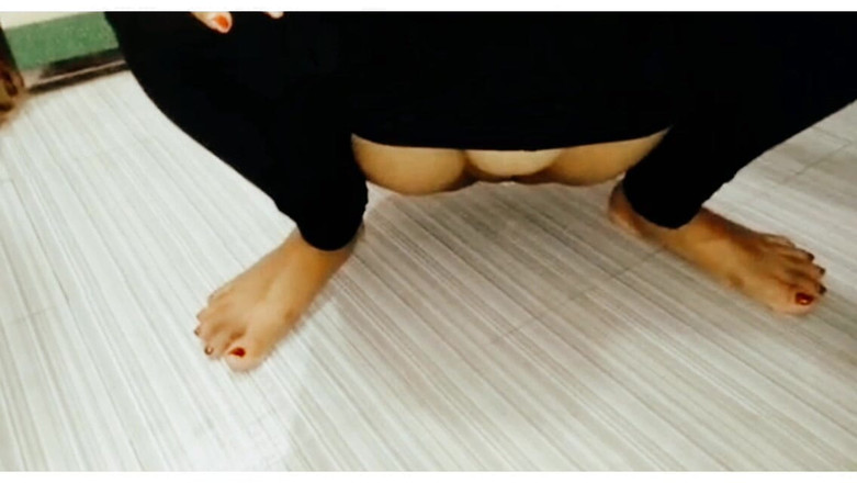 Sex Park: Awek miang berkencing di bilik air