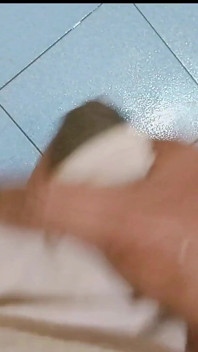Tamilský chlap Sám doma - pomalý záběr na masivní skutečný výstřik