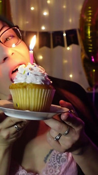 Candlelight & Cupcake Cravings