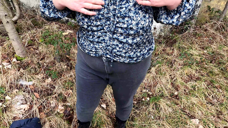 Bouncy Tits Action: Ddr 국경 순찰대에서 그녀의 가슴을 처벌