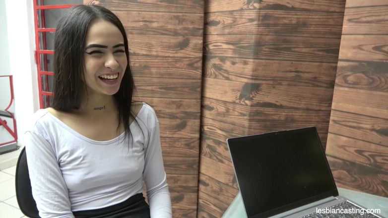 LesbianCasting: Співбесіда при прийомі на роботу закінчилася справжнім оргазмом