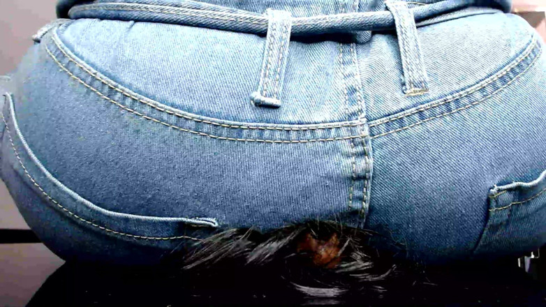 Maeling: Si jalang eboni dihancurkan dalam seluar jeans denim dan pantat...