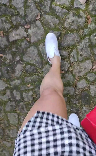 Joana Love: Procházka v parku a masturbace!