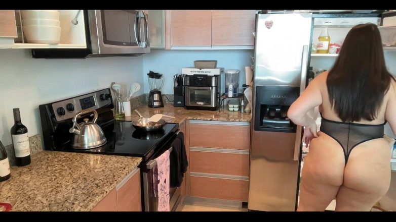 Dani Valentina: Live Stream với Dani Valentina