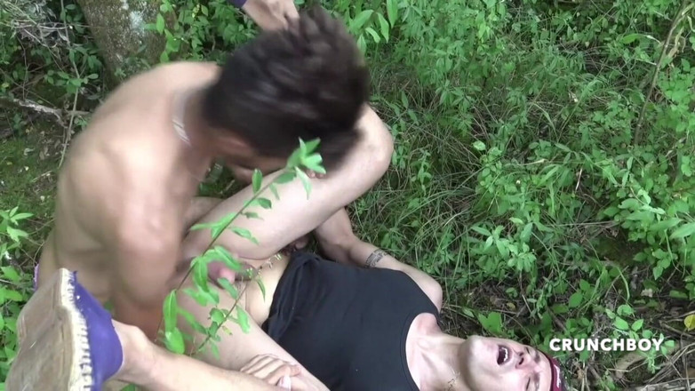 Gaybareback: Dikongkek dalam pelayar hutan oleh kembar Latino