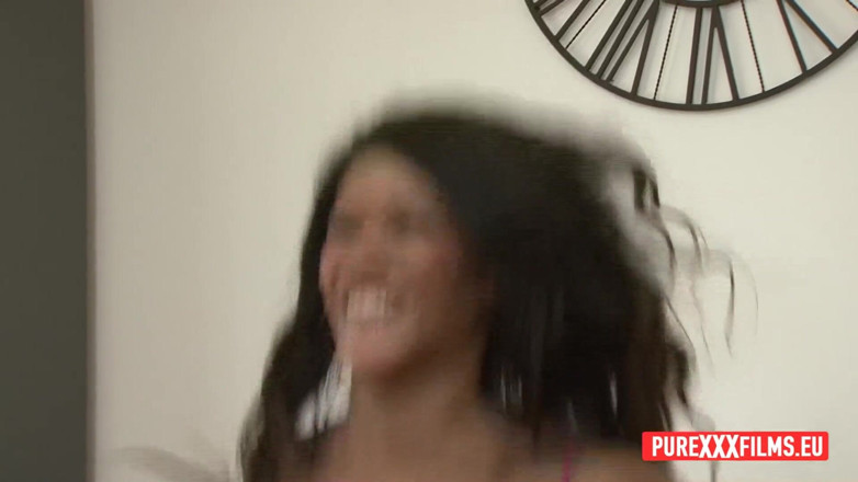 Pure XXX Soft: Nevlastní sestra plivá na mého ptáka Kiki Minaj