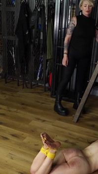 Výcvik otrokyně Mily Plačící Bastinado s paní Baton