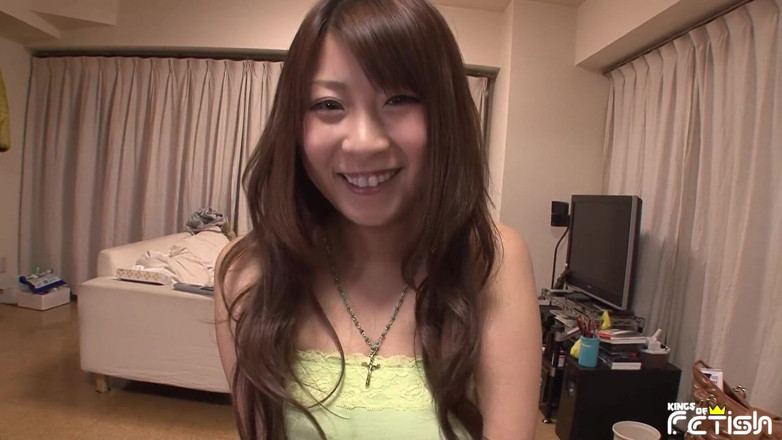 Pure Japanese adult video ( JAV): Tettona ragazza giapponese si masturba usando uno spazzolino elettrico sul...