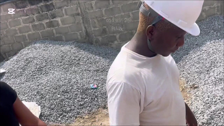 Prettypussy102: Sie fickt ihren vorgesetzten vor ort