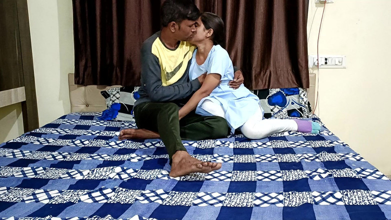 Kamini Bhabhi: 一对已婚印度夫妇的欲望纯粹的性爱，拍摄自拍色情片