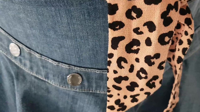 Dani Leg: Dany Leg in Nylon Crot di Cermin