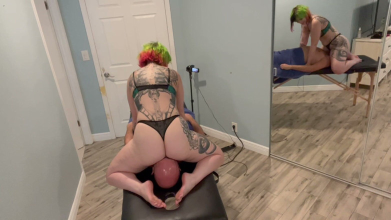 Island Boy Vids: Lilith Convallis karze zboczeńca w masażu big booty
