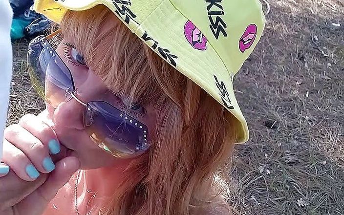 Bikeyeva Sasha: Kinky selfie - snel neuken in het bos. Pijpen, kontlikken, op...