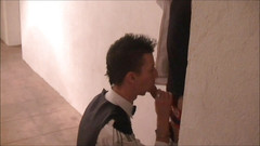 French Twinks Amator videos: Due barman in uniforme si scopano su discret