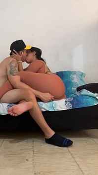 Transar com o grande traseiro colombiano me faz um oral rico em hindi
