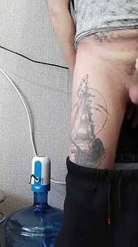 Stiefmutter hat nach wichsen und blowjob einen schluck sperma