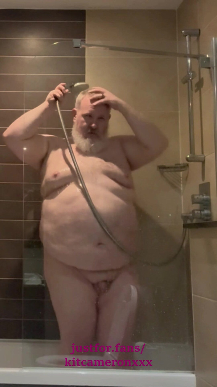 KitCameronXXX: ฝักบัวน้ําอุ่นของ Kit