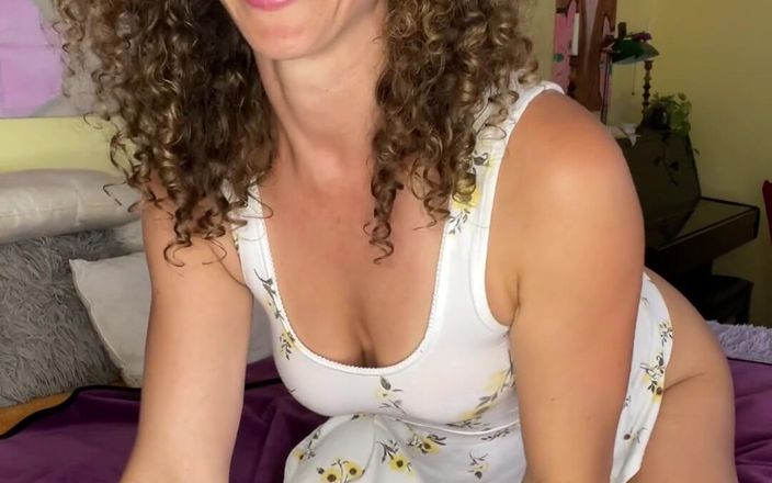 VibeWithMommy: Skild MILf anal tränar med vän! Titta på den här...