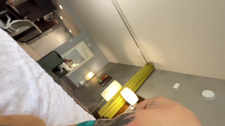 Elana Bunnz: PAWG Bounces tyłek i pieprzy z powrotem Biorąc BBC od...