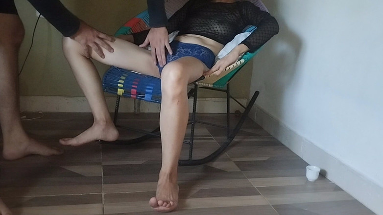 Mr_jhovin: La Sorellastra Mi Ha Lasciato Accarezzare Il Suo Corpo E...
