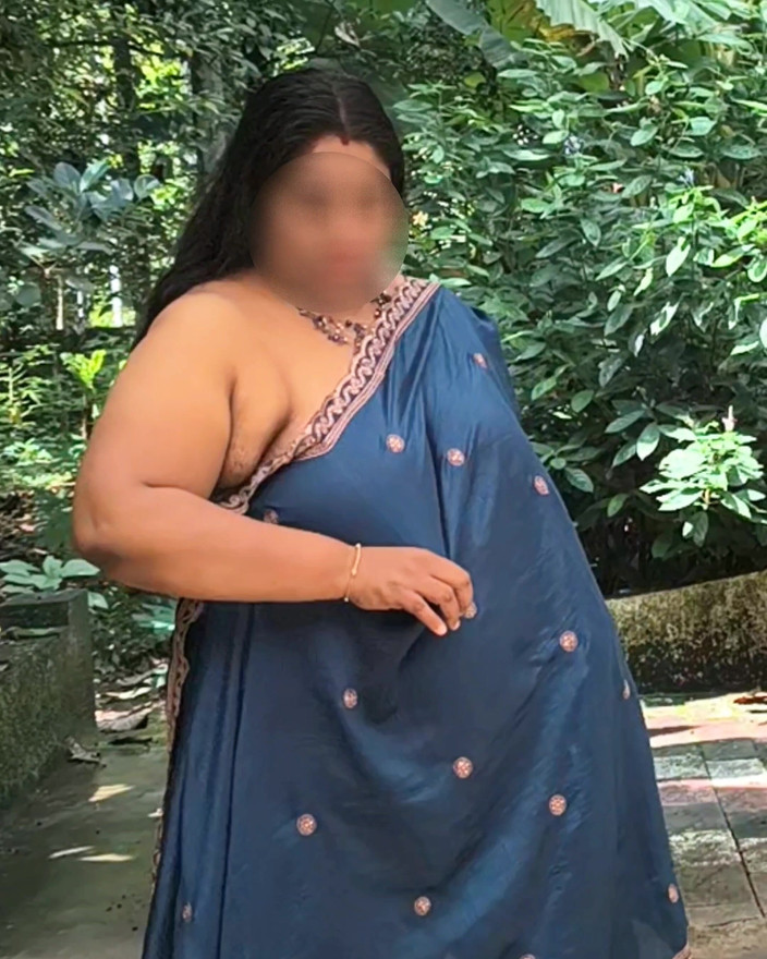 Anne Ipe: Desi flicka i toplös sexig fotoshoot i blue salwar, efter...